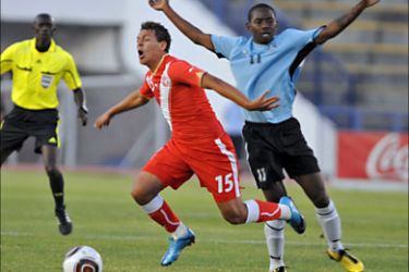 f_Tunisia's striker Youssef Msekni (L) vies with Botswana's forward Moisepe Patrick (R) on the first day of Group K qualifying football match for the African Cup of