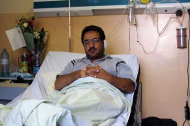 الصحفي عبد الرحيم القوصيني مصور وكالة رويتر يتلقى العلاج في مستشفى نابلس التخصصي - الجزيرة نت