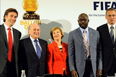 f_General Director of French sport daily L’Equipe and France Football Francois Morinieres, FIFA President Joseph S. Blatter, President of the Amaury Group Marie-Odile