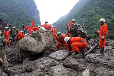 Chinese rescuers try to reach possible survivors, after torrents of mud slammed into homes in the remote township of Puladi in southwest China's Yunnan province on August 19, 2010, leaving dozens missing and prompting a large-scale rescue effort. Devastating mudslides on August 18 in southwest China have claimed their first two victims and left 90 others missing, as experts in other parts of the country warn of more disasters to come, state media said on August 19. CHINA OUT AFP PHOTO