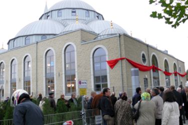 الأقبال علي المساجد أهم مظاهر شهر رمضان بألمانيا . الجزيرة نت