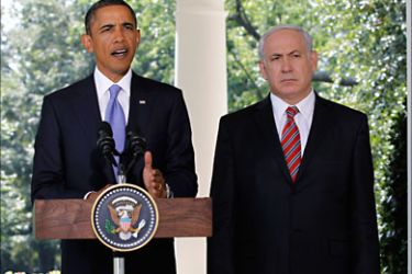 r_U.S. President Barack Obama (L) speaks to the press following his meeting with Israeli Prime Minister Benjamin Netanyahu from the Colonnade outside the Oval Office of the