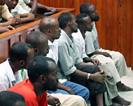 صوماليون يشتبه بانتمائهم لإحدى مجموعات القراصنة يمثلون أمام محكمة كينية (الفرنسية) 