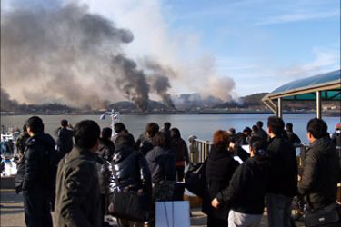 f_This picture taken on November 23, 2010 by a South Korean tourist shows huge plumes of smoke rising from Yeonpyeong island in the disputed waters of the Yellow Sea on November