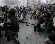 الشرطة الروسية اشتبكت مع المتظاهرين واعتقلت العشرات منهم (رويترز-أرشيف)