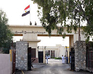 السلطات المصرية زادت ساعات العمل في معبر رفح (الجزيرة نت-أرشيف)