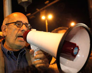 البرادعي انضم للمتظاهرين بميدان التحرير(رويترز) 
