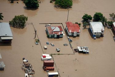 epa02517749 An aerial view of Depot Hill inundated south of Rockhampton, Australia, on 06 January 2011. More rain is falling in flood-hit Queensland communities but forecasters don't expect it to cause any major problems. In Rockhampton, hundreds of homes remained under water,