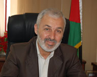 محمد الغول أكد أن الموافقة على التعويض استسلام للاحتلال (الجزيرة نت)
