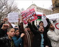 الآلاف يتظاهرون بلندن مطالبين بوقف مذابح القذافي (الجزيرة نت)