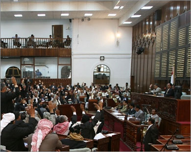 البرلمان اليمني صوت على العديد من التعديلات الدستورية (الجزيرة نت)