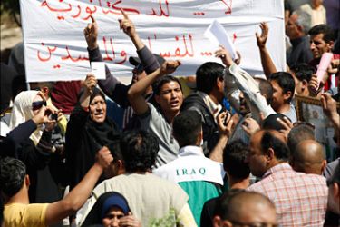 r_Protesters take part in a demonstration at Tahrir Square in central Baghdad March 18, 2011. The demonstration was held to call for the improvement of infrastructure and basic services such as electricity and water, as well as to ask the