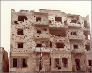 مبنى في شمال لبنان تعرّض للقصف عام 