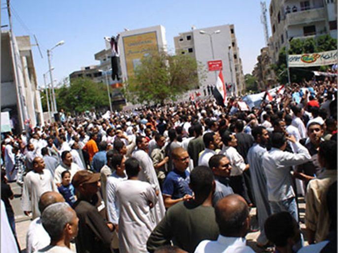 التظاهرات المطالبة باقالة محافظ قنا القبطي