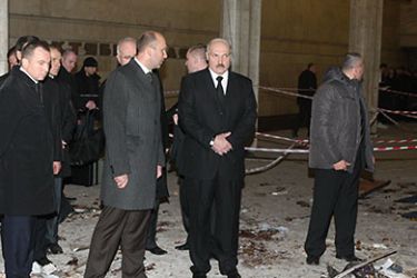 epa02682803 Belarus President Alexander Lukashenko (C-R) visits the site of explosion at the Oktyabrskaya underground station in Minsk, Belarus 11 April 2011. The explosion that reportedly occurred