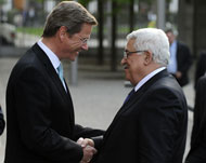عباس خلال لقائه وزير الخارجية الألمانية غيدو فسترفيله (الفرنسية)