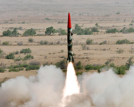 من تجربة إطلاق صاروخ حتف الباكستاني القادر على حمل رأس نووي العام الماضي (الفرنسية)