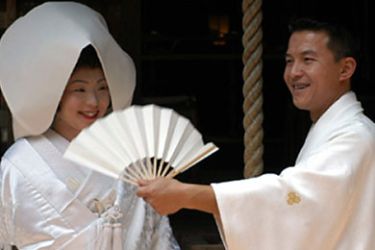 An unidentified newly-married couple relax after their wedding ceremony in Japanese traditional way at a certain Shinto shrine in Tokyo on Friday, 27 June 2003. EPA