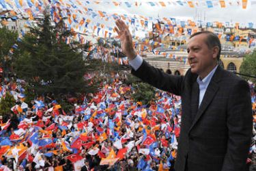 Turkey's Prime Minister Tayyip Erdogan greets his supporters during an election rally in Kastamonu, northern Turkey, May 4, 2011.