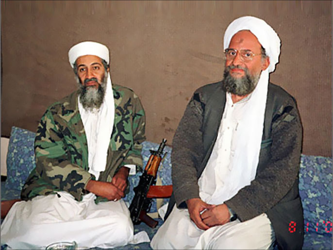 أسامة بن لادن مع أيمن الظواهري الذي خلفه على رأس تنظيم القاعدة (رويترز-أرشيف)