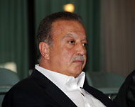 وزير السياحة الاسبق اسامة الدباس خلال حضوره لجلسة تصويت النواب (الجزيرة نت)