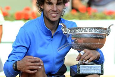 afp-Spain's Rafael Nadal holds the trophy after winning over Switzerland's Roger Federer