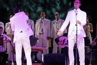 f_Tunisian singer Mehdi Ayachi (R) performs during the opening of the 47th International Carthage Festival at the Roman theatre in Carthage, near Tunis, late on July 5, 2011. AFP PHOTO / FETHI BELAID