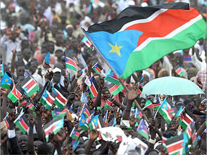 Thousands of Southern Sudanese wave the flag of their new country during a ceremony in the capital Juba on July 09, 2011 to celebate South Sudan's independence from Sudan. South Sudan separated from Sudan to become the world's newest nation. AFP PHOTO/Roberto SCHMIDT