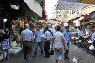 سوق شعبي في محيط دمشق - لآثار الاقتصادية الصعبة التي تعيشها سورية بسبب تطور الأحداث - محمد الخضر - دمشق