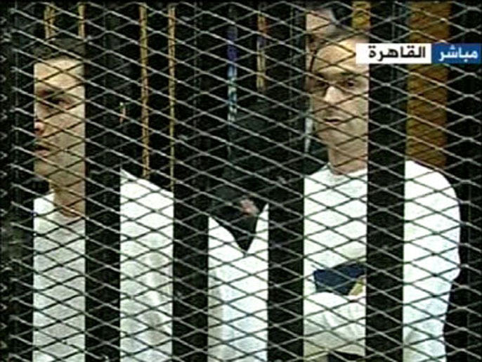 ‪محاكمة علاء وجمال مبارك بقضية التلاعب بالبورصة في التاسع من الشهر المقبل‬  (الجزيرة-أرشيف)