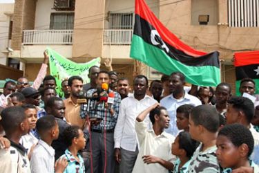الليبيون يعلنون الانتصار في السودان - والعدل والمساواة تطالب بتسهيل خروج رئيسها من طرابلس - الخرطوم الجزيرة نت - عماد عبدالهادي