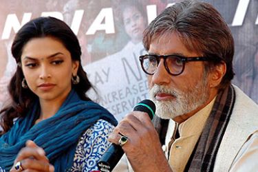 epa02601964 Bollywood actors Amitabh Bachchan (R) and Deepika Padukone pictured during a press conference for upcoming Bollywood director, Prakash Jha's film 'Aarakshan' in Bhopal, India, 25 February 2011. The film is due out in Agust 2011. EPA/SANJEEV GUPTA