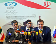 
رئيس هيئة الطاقة الإيرانية (يسار) في مؤتمر صحفي مع وزير الطاقة الروسي بعد افتتاح المفاعل (الأوروبية) 