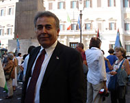 يوسف سلمان المنسق الوطني في إيطاليا للحملة الدولية للاعتراف بدولة فلسطين(الجزيرة نت) 