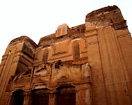 فتح معبد بيشي اليهودي في طرابلس أثار غضب الليبيين (الجزيرة نت)