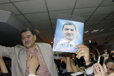 تقرير عن أول انتخابات لنقابة الصحفيين في مصر بعد الثورة، يتضمن تصريحات للنقيب الجديد ومرفق بصور خاصة. أنس زكي - القاهرة