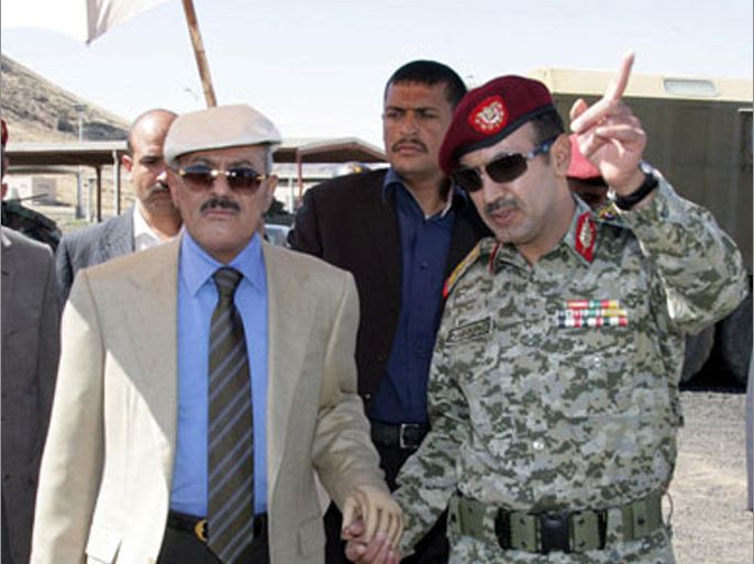 epa03008955 A handout picture released by the Yemeni Presidency Office shows Yemeni President Ali Abdullah Saleh (L) listens to his eldest son Colonel Ahmed Ali Abdullah Saleh (R), Commander of the Republican Guards at a military site in Sana?a, Yemen, 19 November 2011.