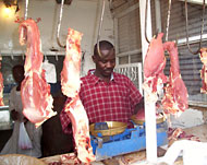 أسعار اللحوم رغم تراجعها الشهر الماضي مازالت مرتفعة 26% على أساس سنوي (الجزيرة-أرشيف)