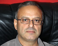 أستاذ اللغة العربية زياد شليوط يحذر من القانون الإسرائيلي (الجزيرة نت) 