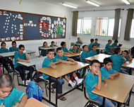 طلاب بالمرحلة الابتدائية بالداخل الفلسطيني(الجزيرة نت) 