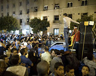 متظاهرو التحرير يطالبون بتخلي المجلس  