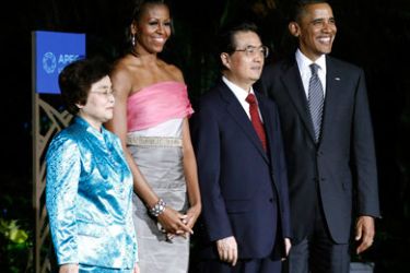 U.S. President Barack Obama and first lady Michelle Obama greet China's President Hu Jintao (2nd R) and his wife Liu Yongqing as they arrive at the opening dinner of the APEC Leaders Summit in Honolulu, Hawaii November 12, 2011.