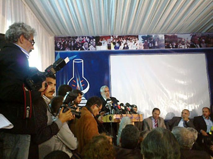بن كيران يتحدث أثناء المؤتمر الصحفي عقب فوز حزبه العدالة والتنمية بانتخابات المغرب