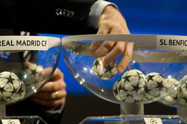 ف-UEFA Competition Director Giorgio Marchetti draws a ball during the draw for the last 16 of the UEFA