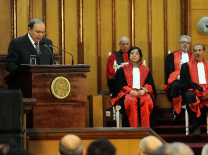 Algerian President Abdelaziz Bouteflika (L) delivers a speach during a ceremony marking the official opening of the 2011-2012 Justice year on December 21, 2011