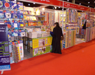 الكتب الدينية والكتب الموجهة للأطفال تجد رواجا في معرض الدوحة للكتاب (الجزيرة نت)