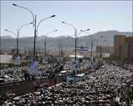 اليمن شهد الجمعة مظاهرات حاشدة تطالب بمحاكمة صالح (رويترز)