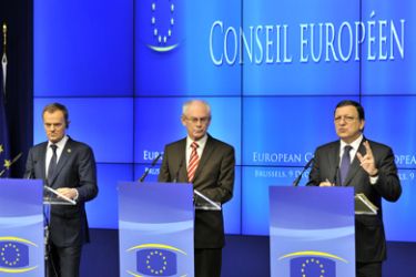 (From L) Prime Minister of current EU chair Poland Donald Tusk, European Council President Herman Van Rompuy and European Commission President Jose Manuel Barroso give a press conference following a working session of an European Union summit at the EU headquarters on December 9, 2011 in Brussels.