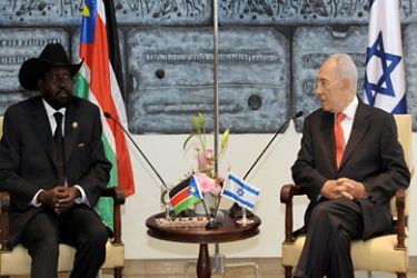 A picture released by the Israeli Government Press Office (GPO) shows South Sudan's President Salva Kiir (L) meeting Israeli President Shimon Peres in Jerusalem on December 20, 2011