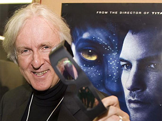 epa02009930 James Cameron, Director, Writer and Producer poses for photographers before a projection of his film Avatar on the sideline of the 40th Annual Meeting of the World Economic Forum, WEF, in Davos
